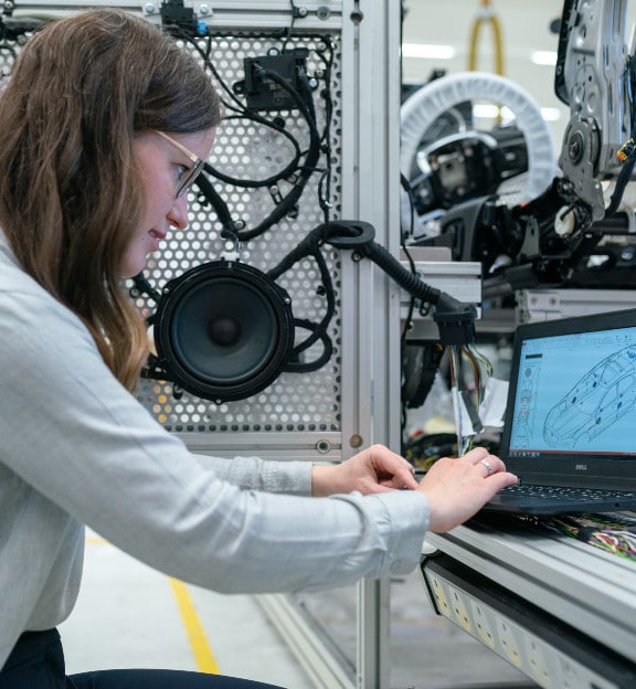 élève de PTSI travaillant dans un atelier